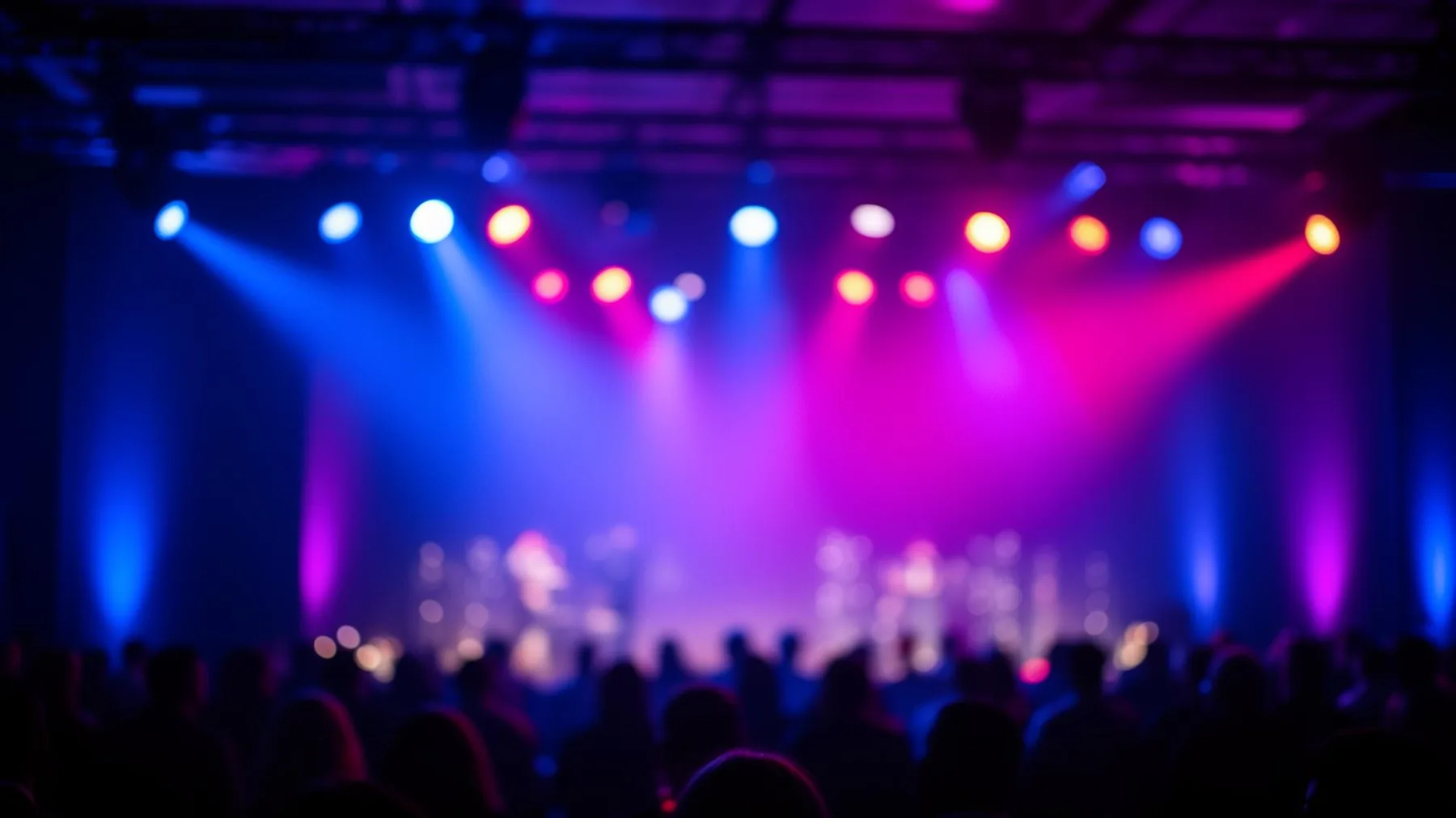 Sala konferencyjna z kolorowymi światłami sceny - tło dla artykułu o aplikacji eventowej